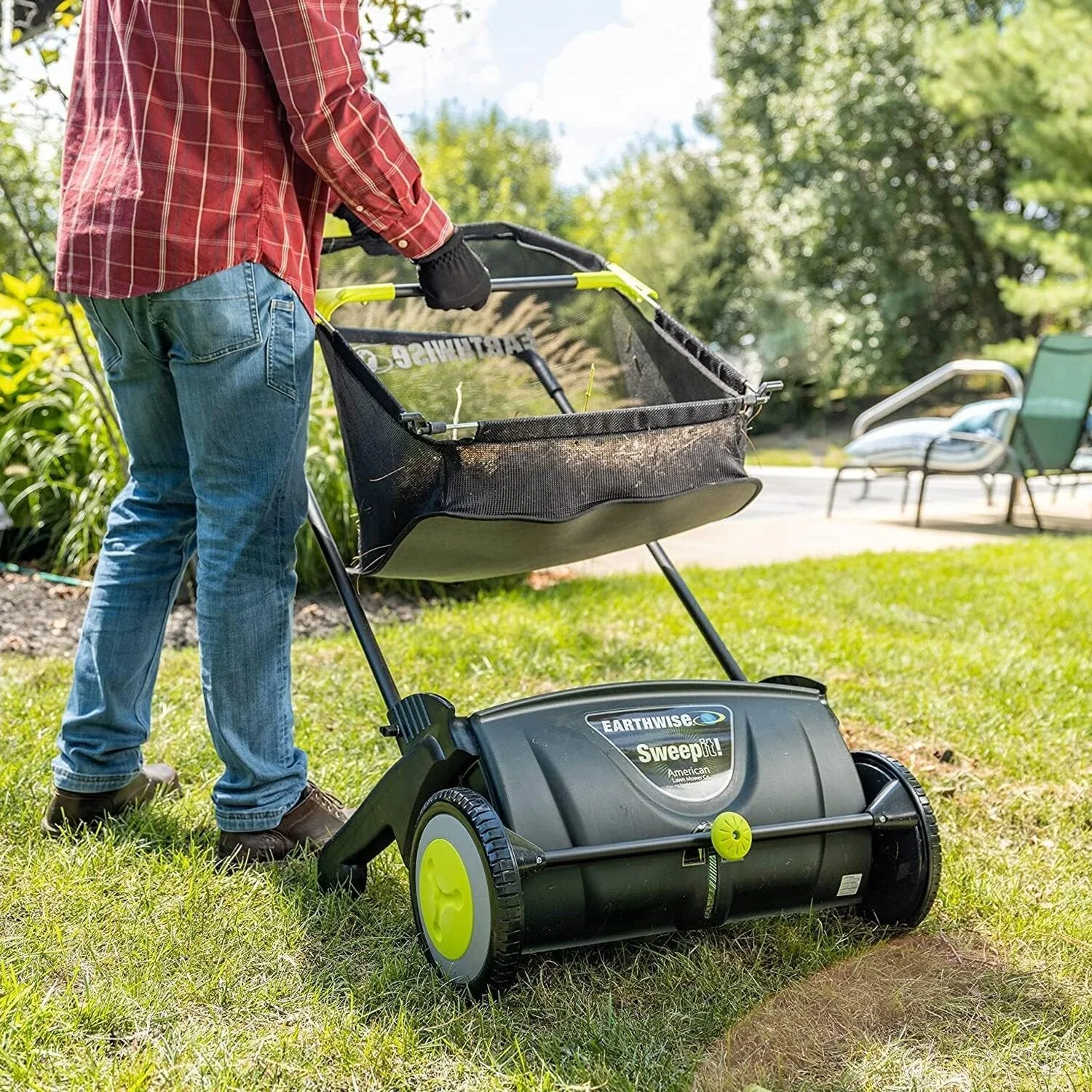 21-Inch Width Leaf & Grass Push Lawn Sweeper, Black