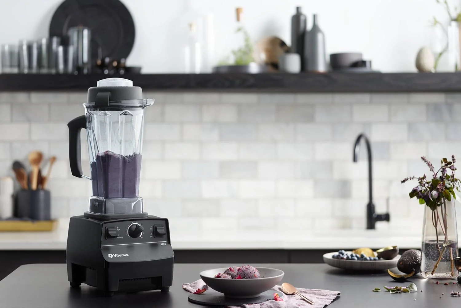 Vitamix 5200 Blender, Professional-Grade, 64 oz Container, Self-Cleaning, Black