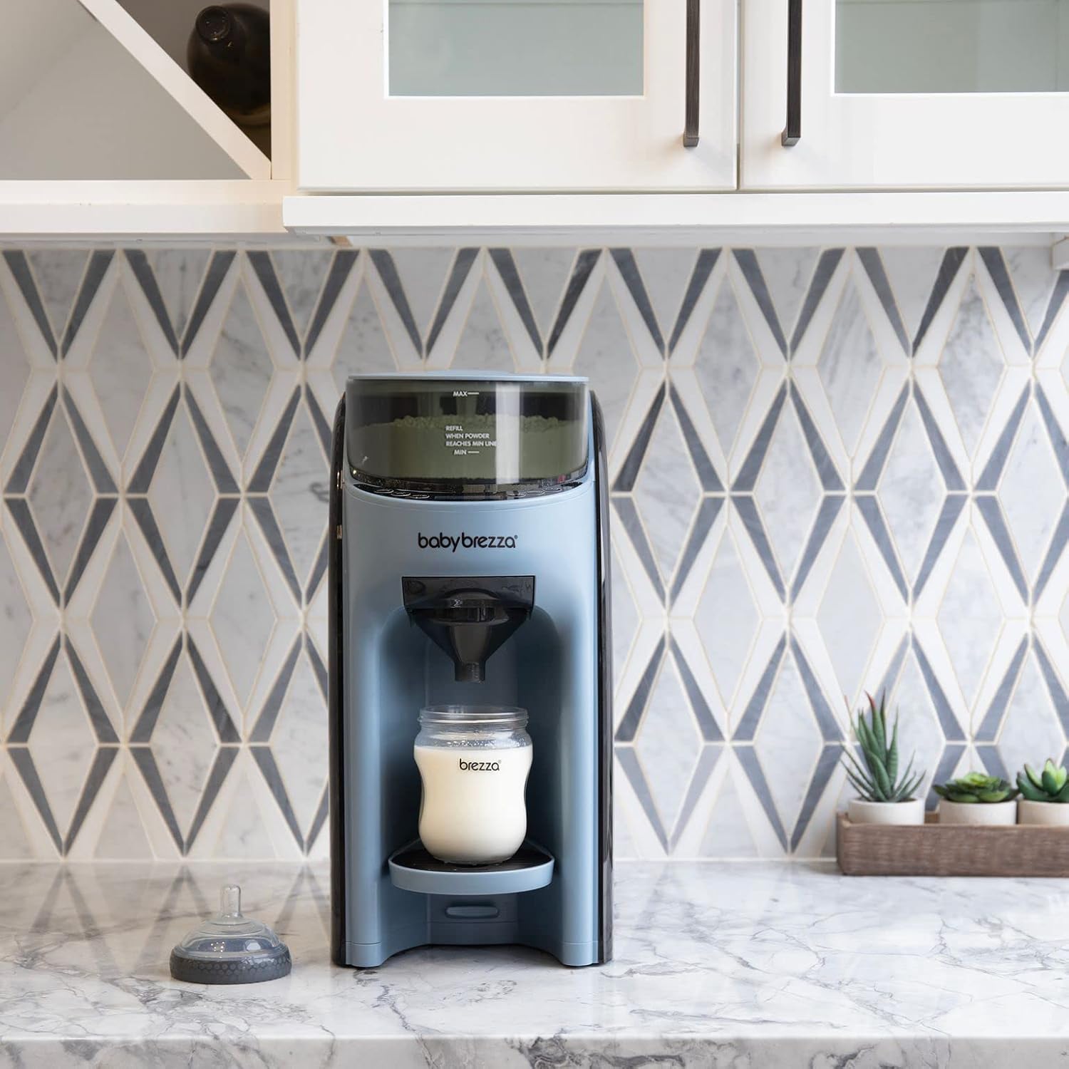 Baby Brezza Formula Pro Advanced Dispenser, Automatic Warm Formula Maker, BPA-Free, White