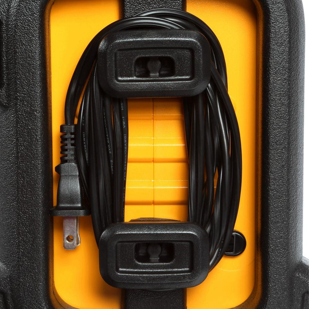 2025 20-Volt MAX Compact Corded / Cordless Worksite Radio
